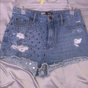 Jean shorts with studs